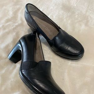 Size 6 Naturalizer Ortholite Oil Resistant/ Slip Resistant Shoes